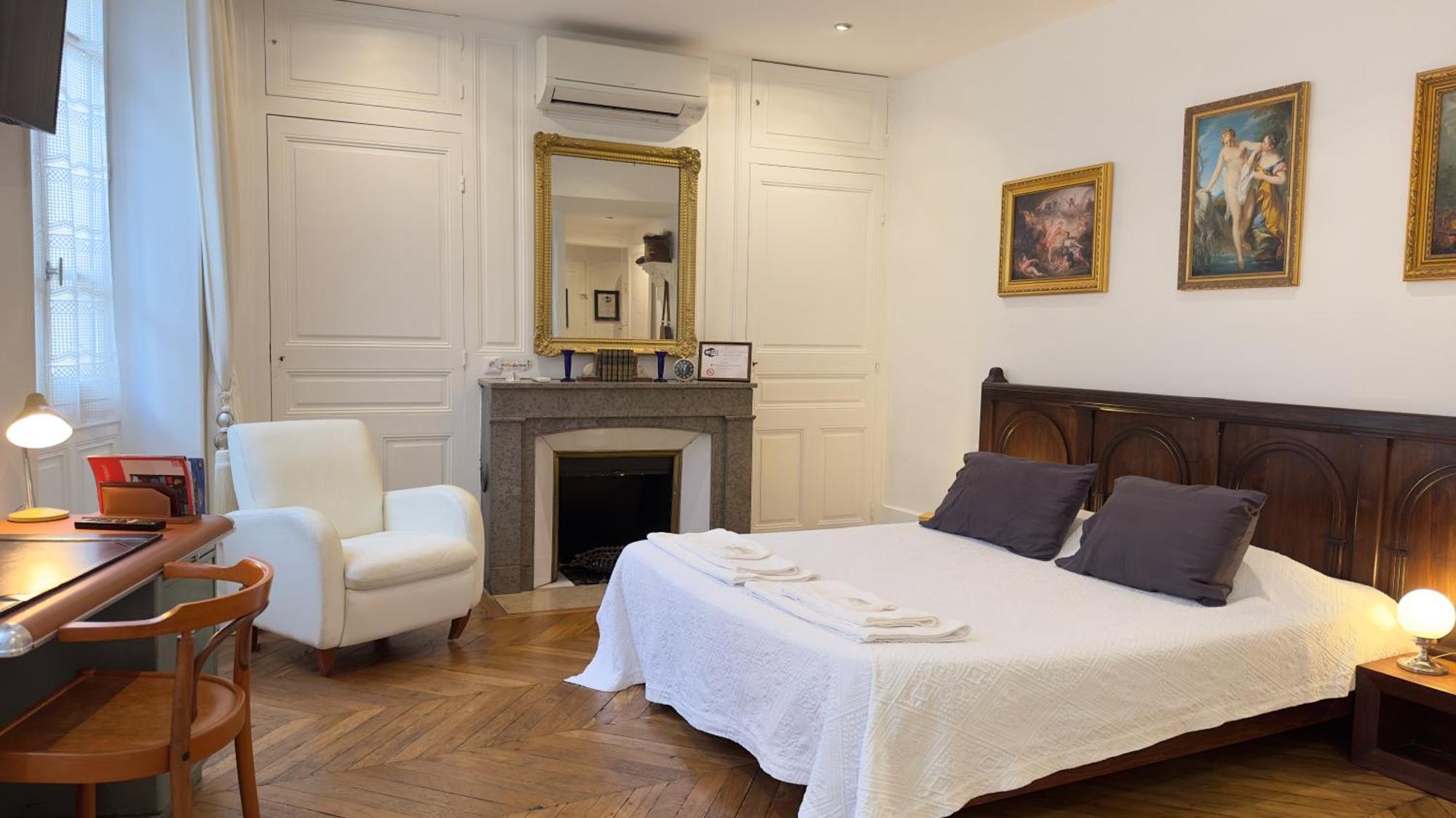 Chambre De Charme Au Coeur Du Vieux Valence - Confort & Calme Eksteriør bilde
