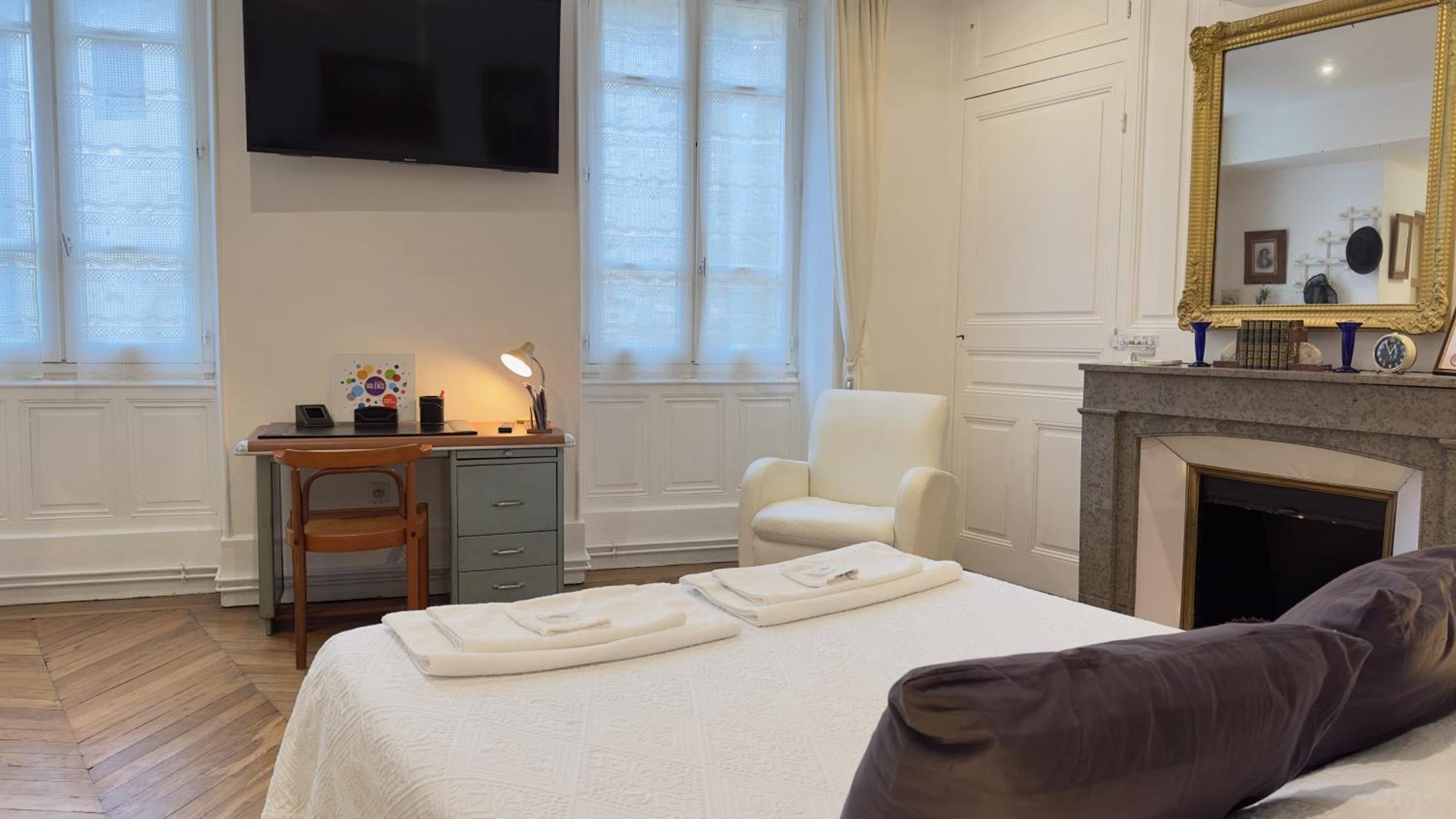 Chambre De Charme Au Coeur Du Vieux Valence - Confort & Calme Eksteriør bilde
